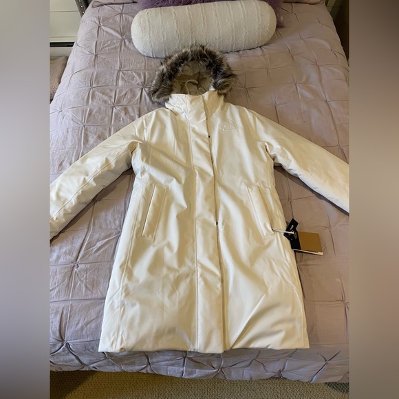 The North Face women’s Arctic Parka M in Gardenia White - Picture 2 of 8
